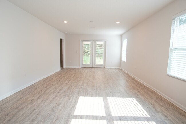 Building Photo - Modern 3BD/2BA in Ashland Manor – Open Lay...
