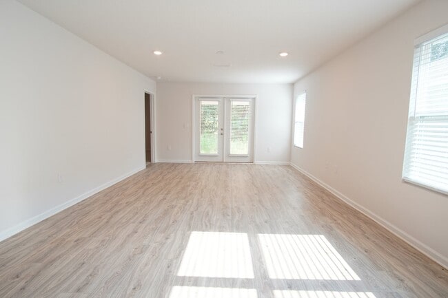Foto del edificio - Modern 3BD/2BA in Ashland Manor – Open Lay...