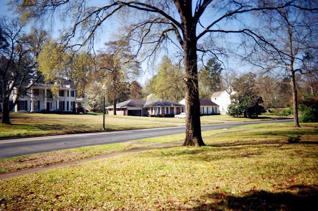 Foto del edificio - 636 Ockley Dr