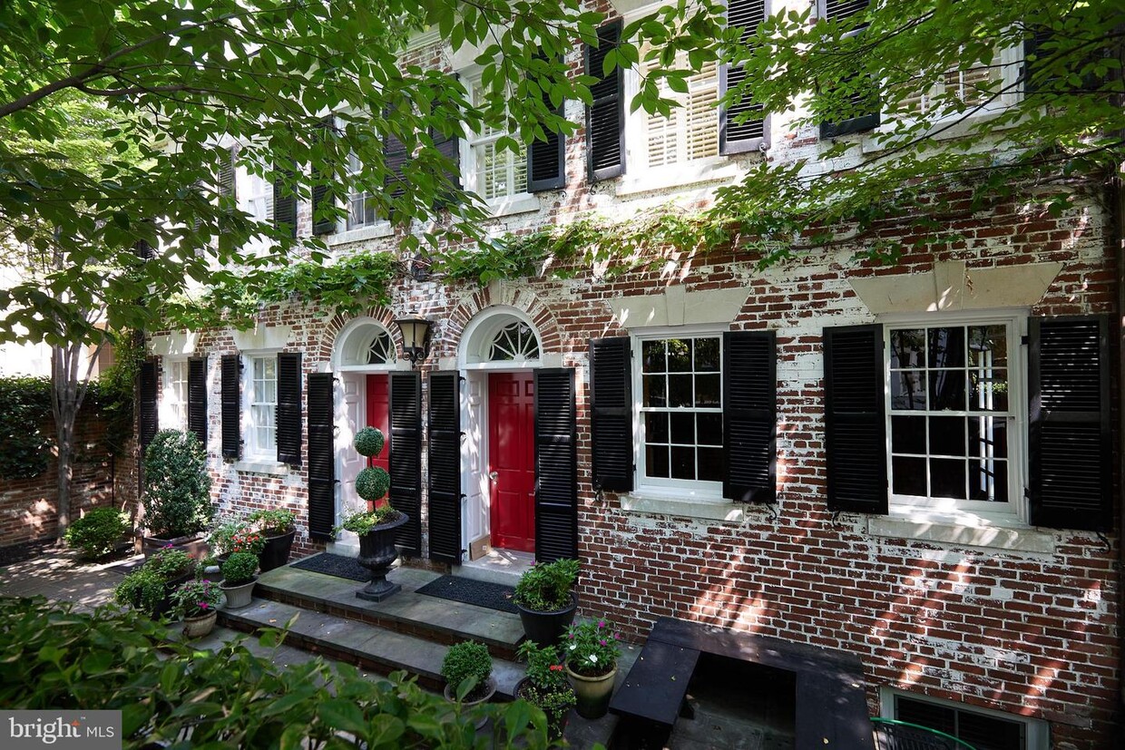 Primary Photo - 2915 O St NW