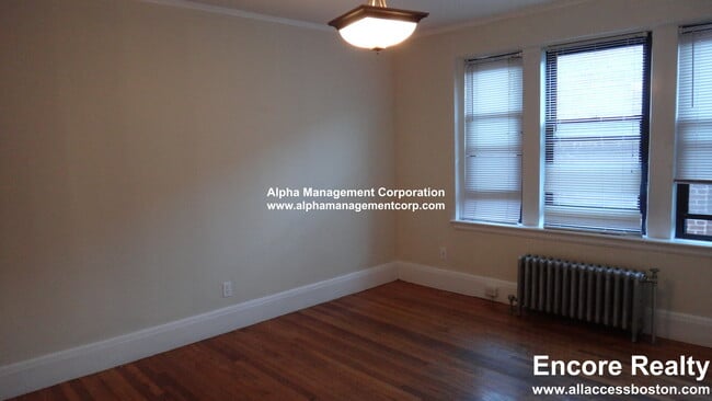 Building Photo - 349 Pleasant St