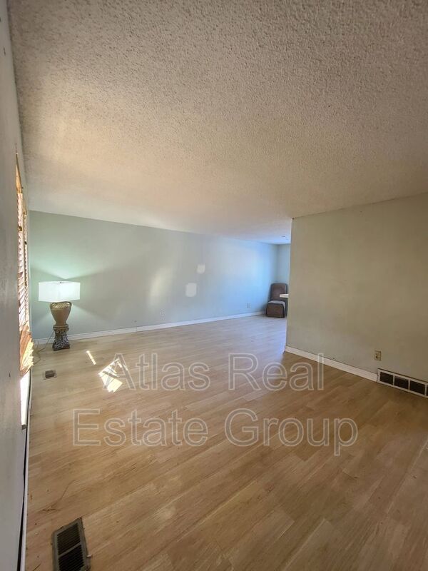 Building Photo - 9327 W Nova Ave