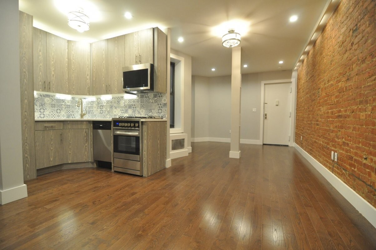 Primary Photo - 2265 1st Avenue