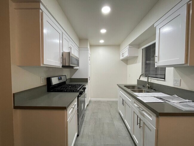 Building Photo - 1357 Armadale Ave