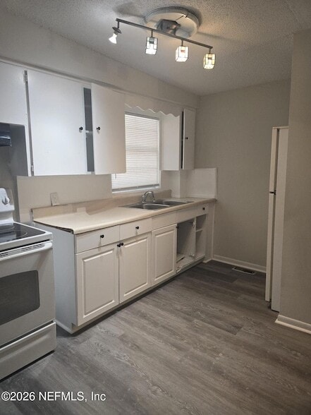 Foto del edificio - 1587 W 30th St