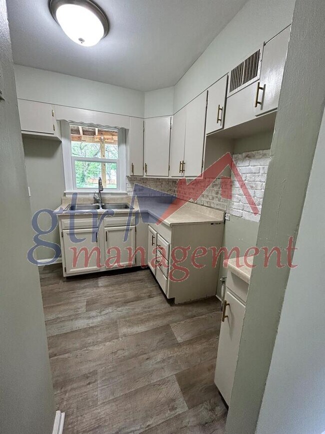 Building Photo - 3315 N 40th Ave