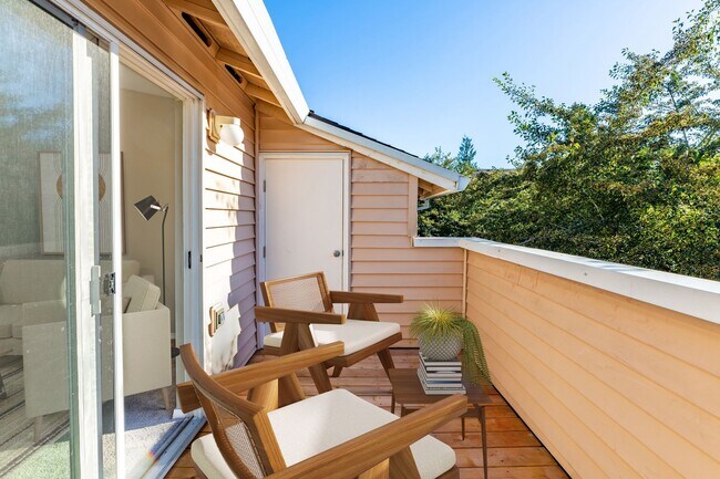 Foto del edificio - Life Just Got Better Come See For Yourself At Powell Court Apartments!!