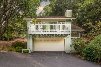 Building Photo - 10 Tanoak Ct