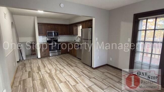 Foto del edificio - Beautiful Split Level Home w/ 4 Bedroom an...