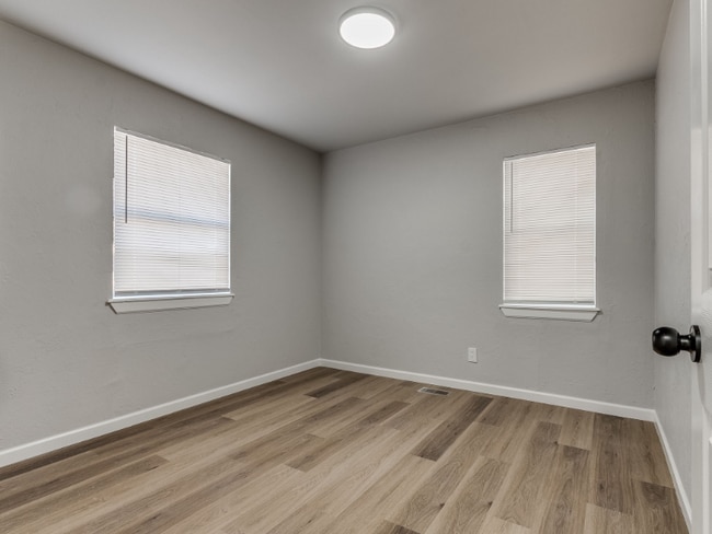 Building Photo - 1156 SE 19th Terrace