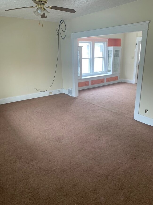 Building Photo - 3395- 3397 W. 100th