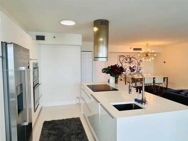 Building Photo - 19101 NE 36th Ct