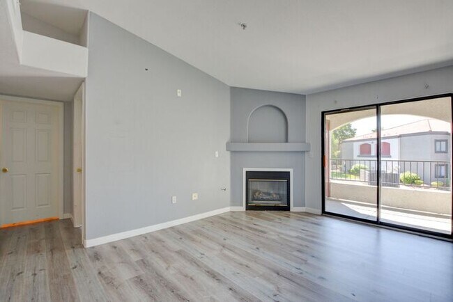 Building Photo - Stunning, Recently updated 2nd-floor condo is located in the coveted & gated community of Horizon...