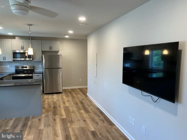 Foto del edificio - 215 E Linden St