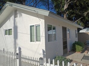 Building Photo - 947 E Cypress Ave