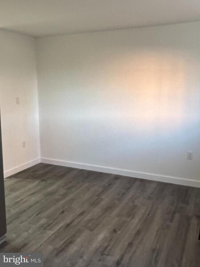Building Photo - 7248 Hillmead Ct