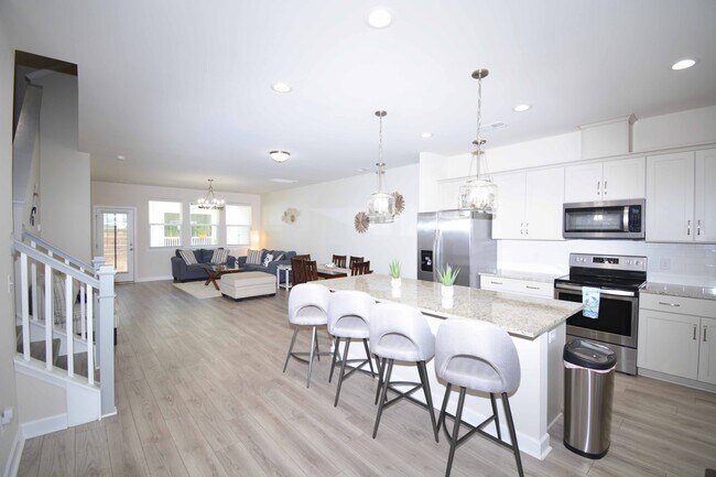 Building Photo - Getaway on Mcklernon