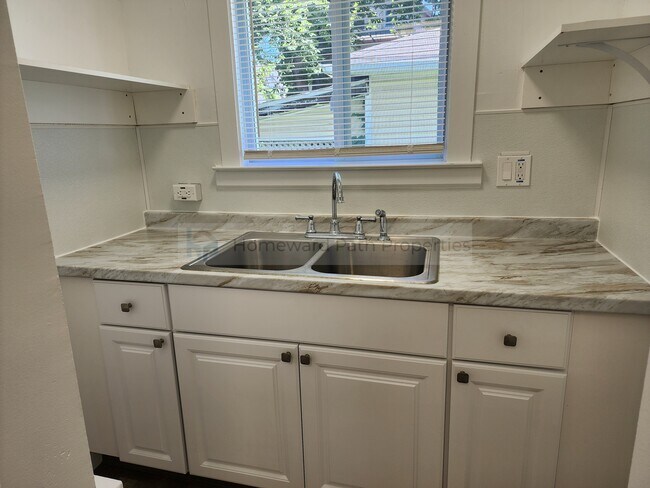 Foto del edificio - 749 Roberts Ct