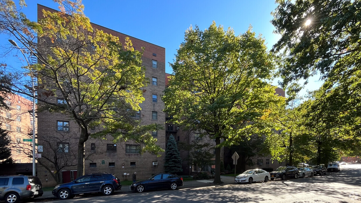 13820 31st Rd Flushing - 13820 31st Rd