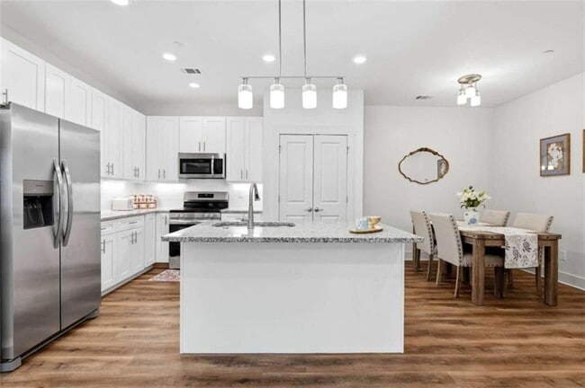 Foto del edificio - 2025 W Iris Dr SE