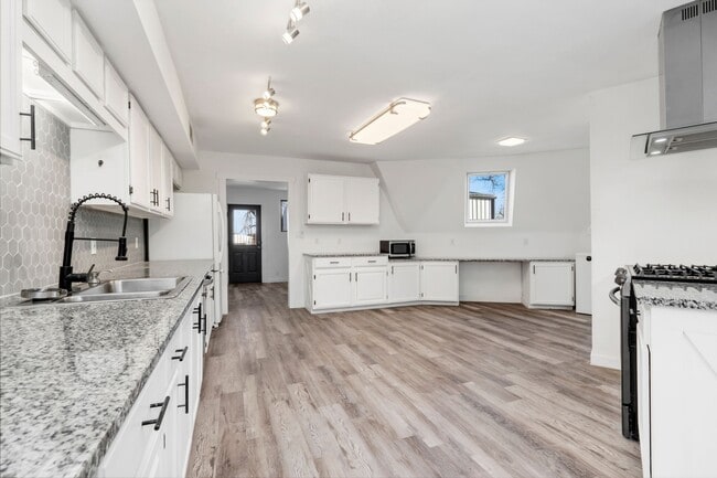 Building Photo - 8402 Dome Ct