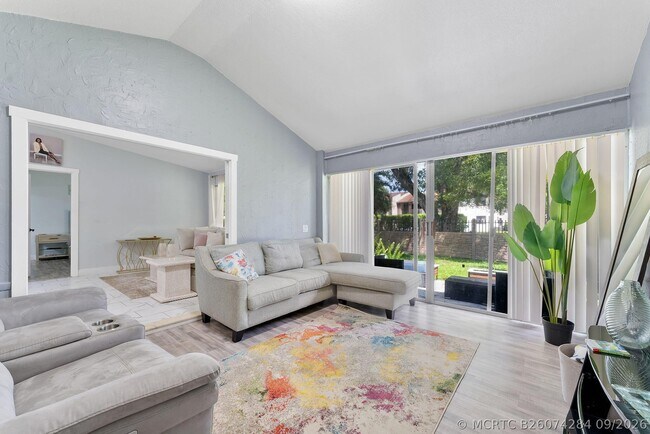 Building Photo - 5380 Lakewood Cir S