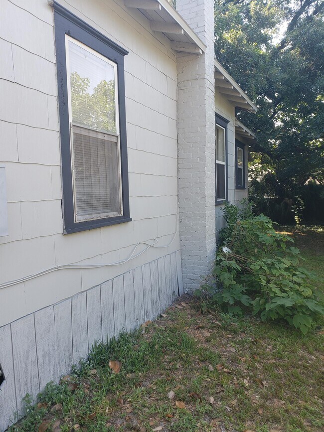 Building Photo - 730 Escambia St