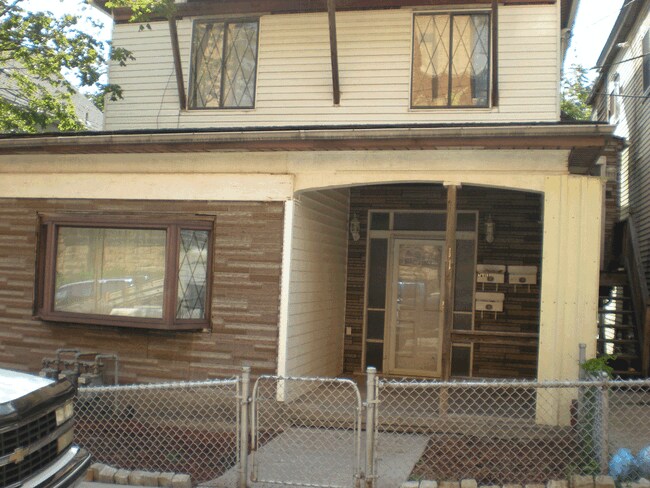 Building Photo - 114 Ulysses St
