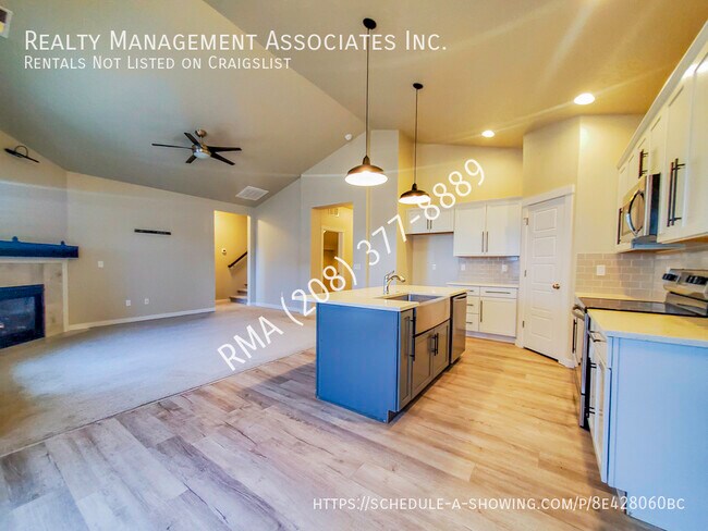 Building Photo - Modern 3 Bedroom Home in South West Meridian
