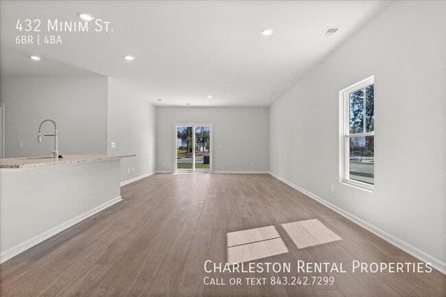 Building Photo - 432 Minim St