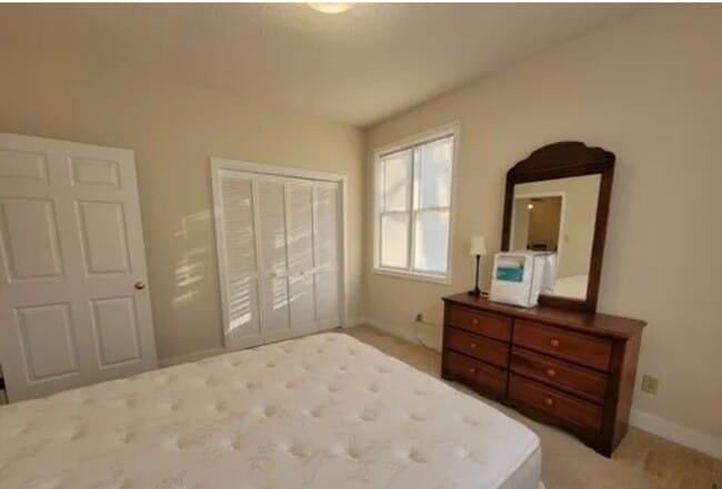 Building Photo - This bright and spacious 2-bedroom apartment