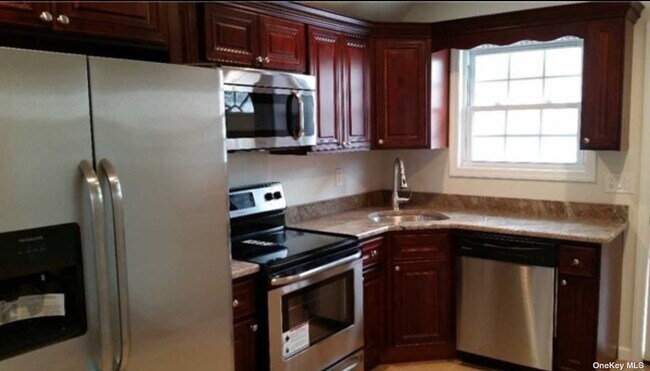 Foto del edificio - 66 Cedarhurst Ave