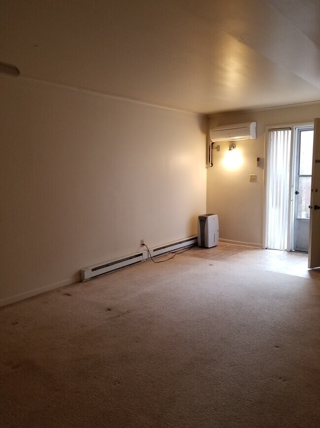 2772 University Ave, WV 26505 Apartments in