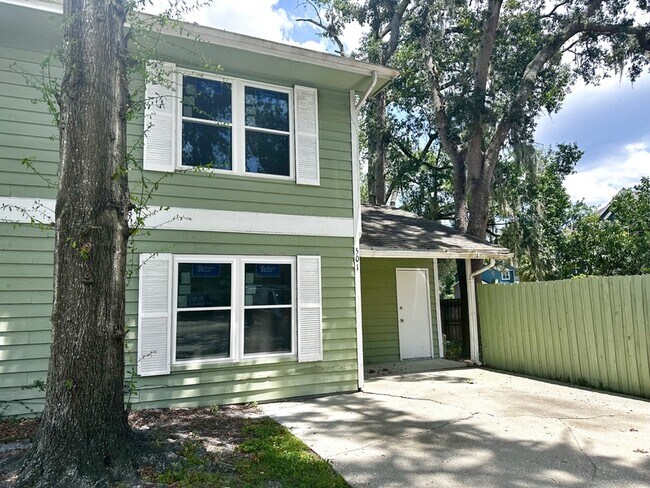Foto del edificio - 501 Yellowwood Ct