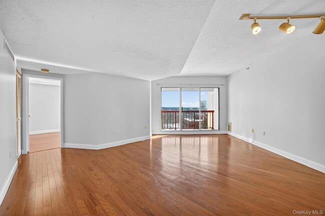 Building Photo - 10 Stewart Pl