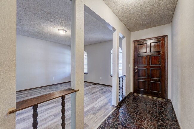 Foto del edificio - Newly remodeled Edmond home half a mile fr...