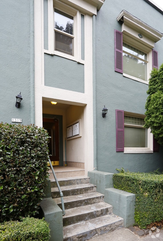 Building Photo - 1315 SE 28th Ave