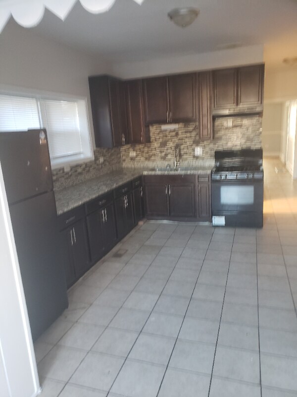 Foto del edificio - 1360 W 78th St