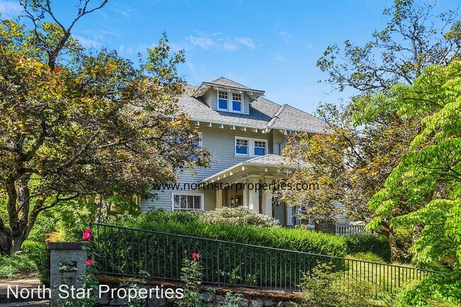 Building Photo - 6 br, 4.5 bath House - 2233 SW 18th Ave