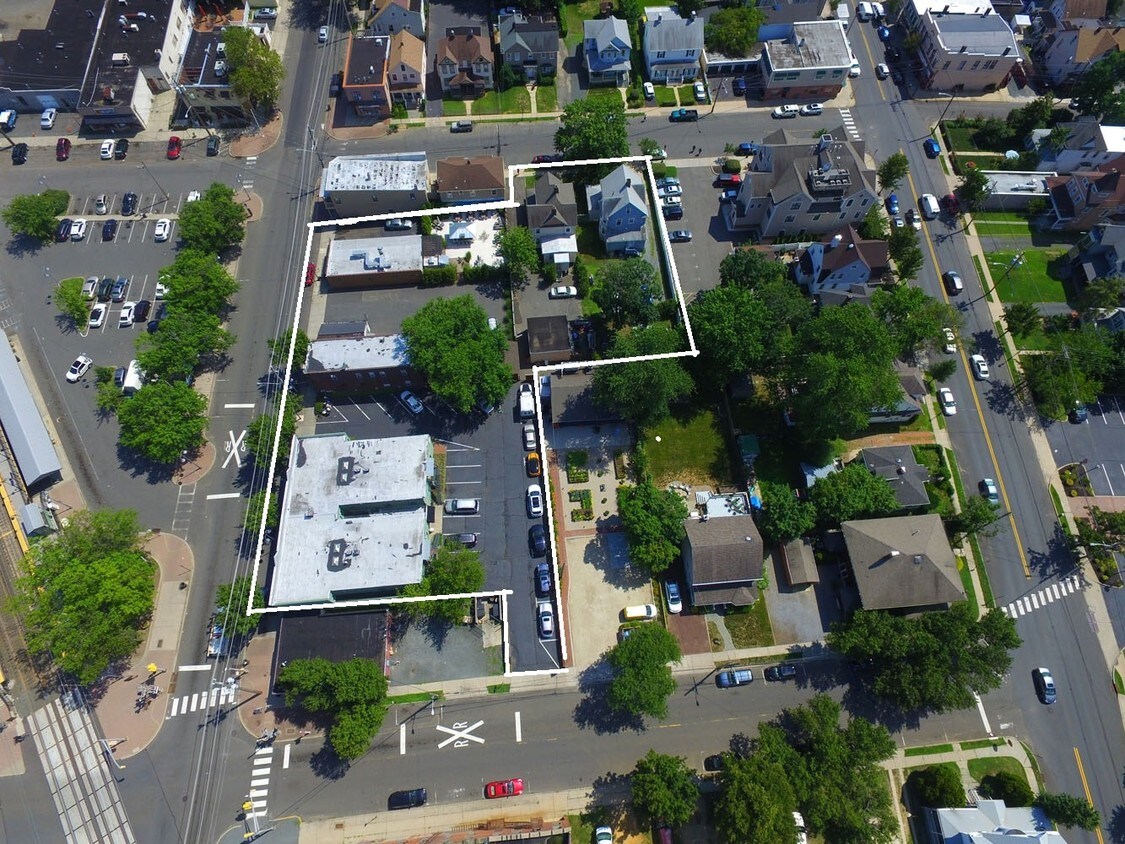Building Photo - 64-66 Bridge Ave