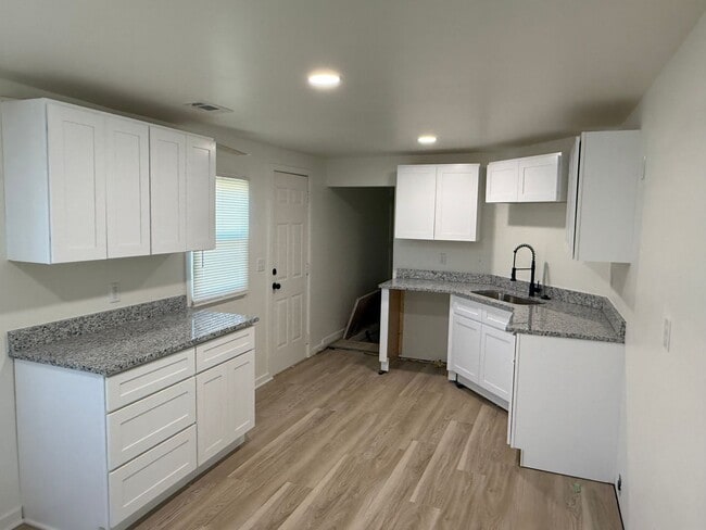 Building Photo - Charming West Wichita Home for Rent!