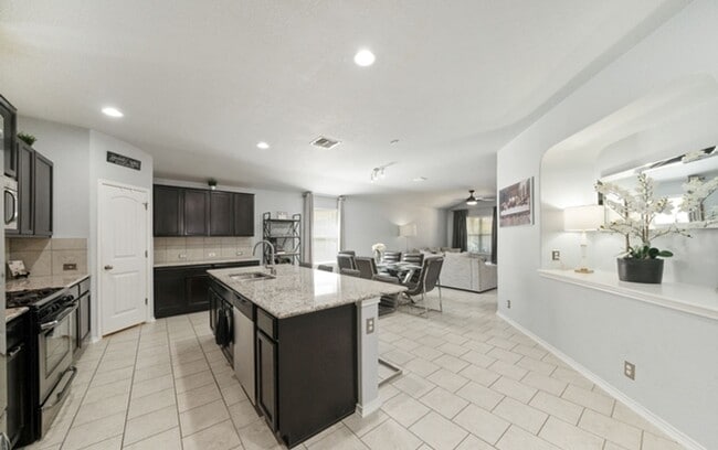 Building Photo - 8719 Hudson Hollow