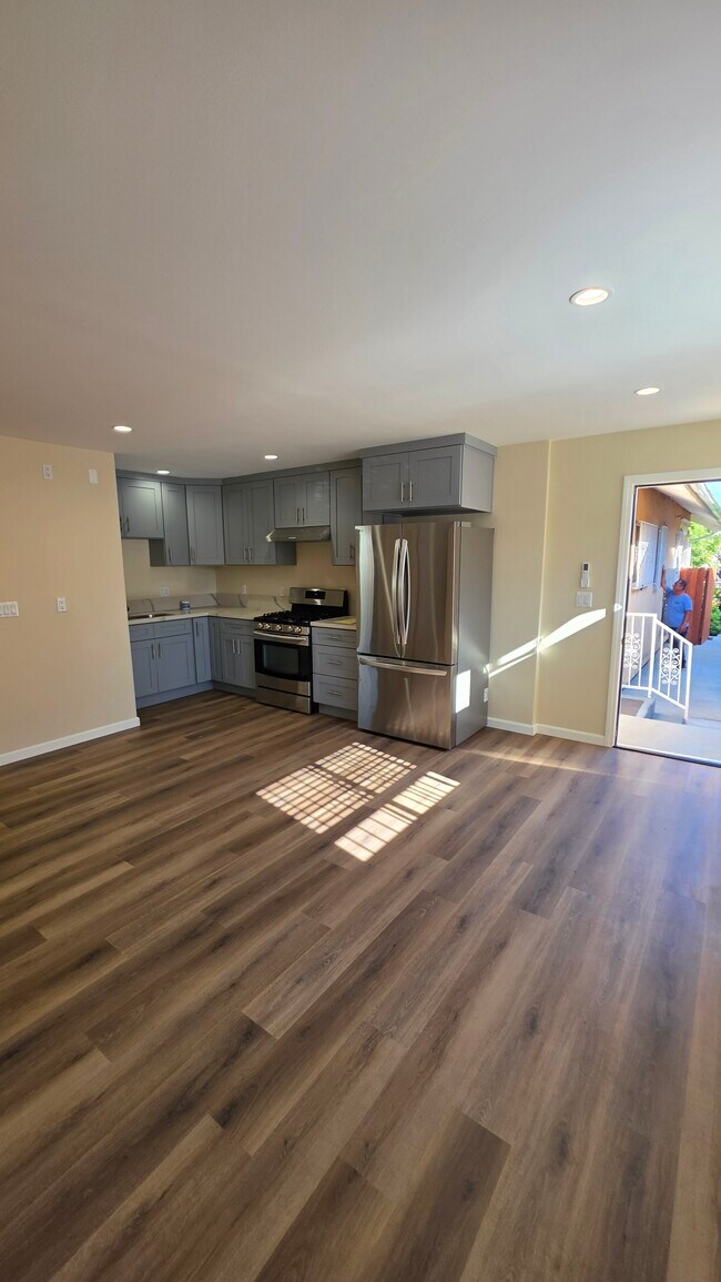 Building Photo - 1262 W 88th St