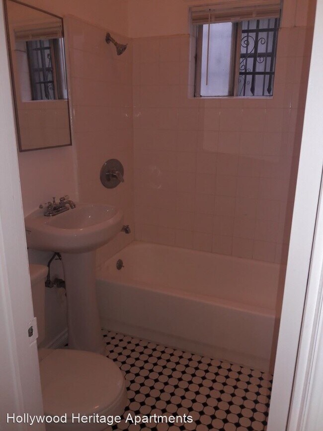Foto del edificio - 6228-6238 De Longpre Ave