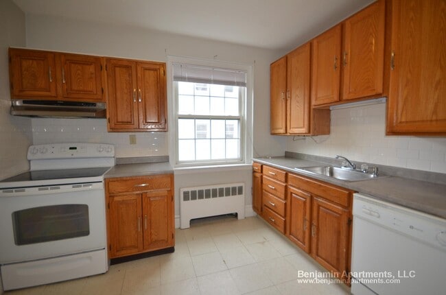 Building Photo - 480 Belmont St