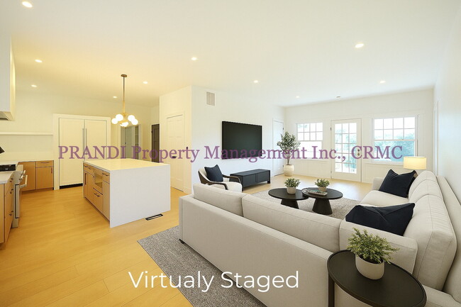 Building Photo - Classic, Modern and Private Home with Fres...