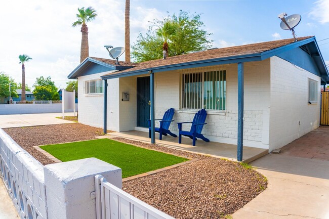 Building Photo - Cozy 2bd 1ba Home! Remodel Complex!