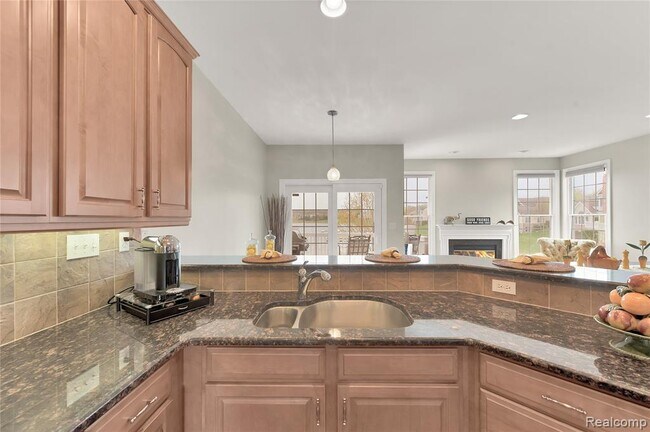 Building Photo - 25844 Island Lake Dr