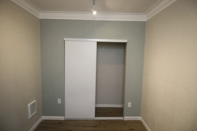 Building Photo - 1515 SE Mill St