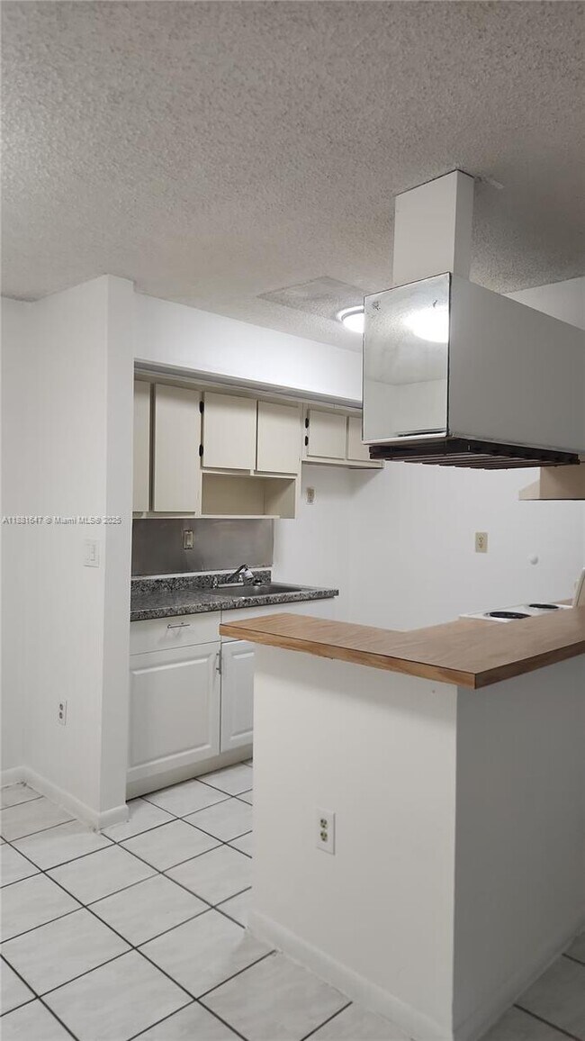 Foto del edificio - 905 NE 199th St